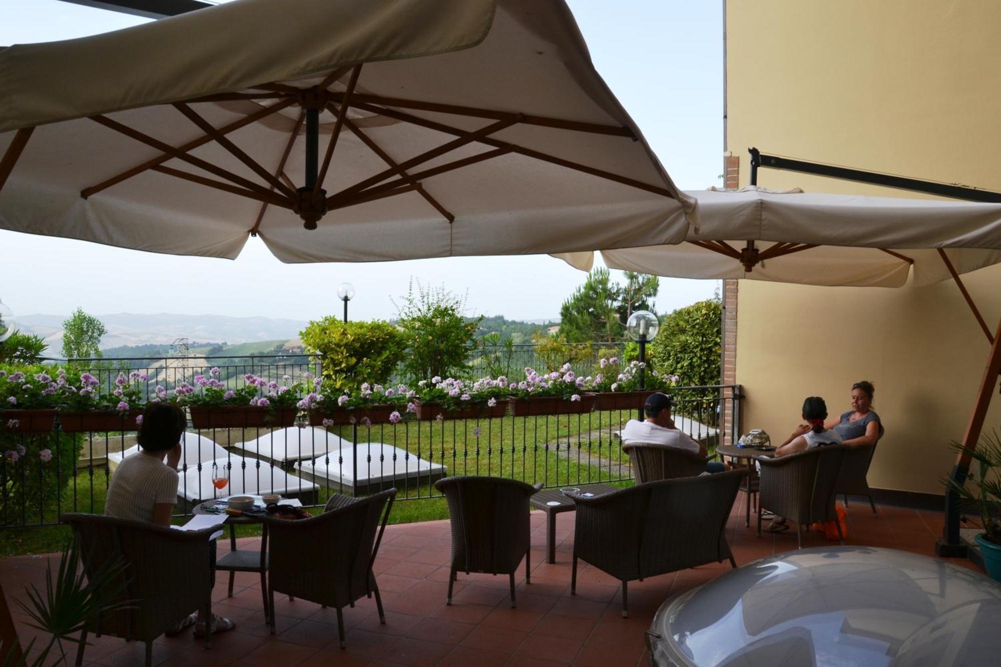 Hotel Mamiani & Relaxing Spa Урбино Экстерьер фото